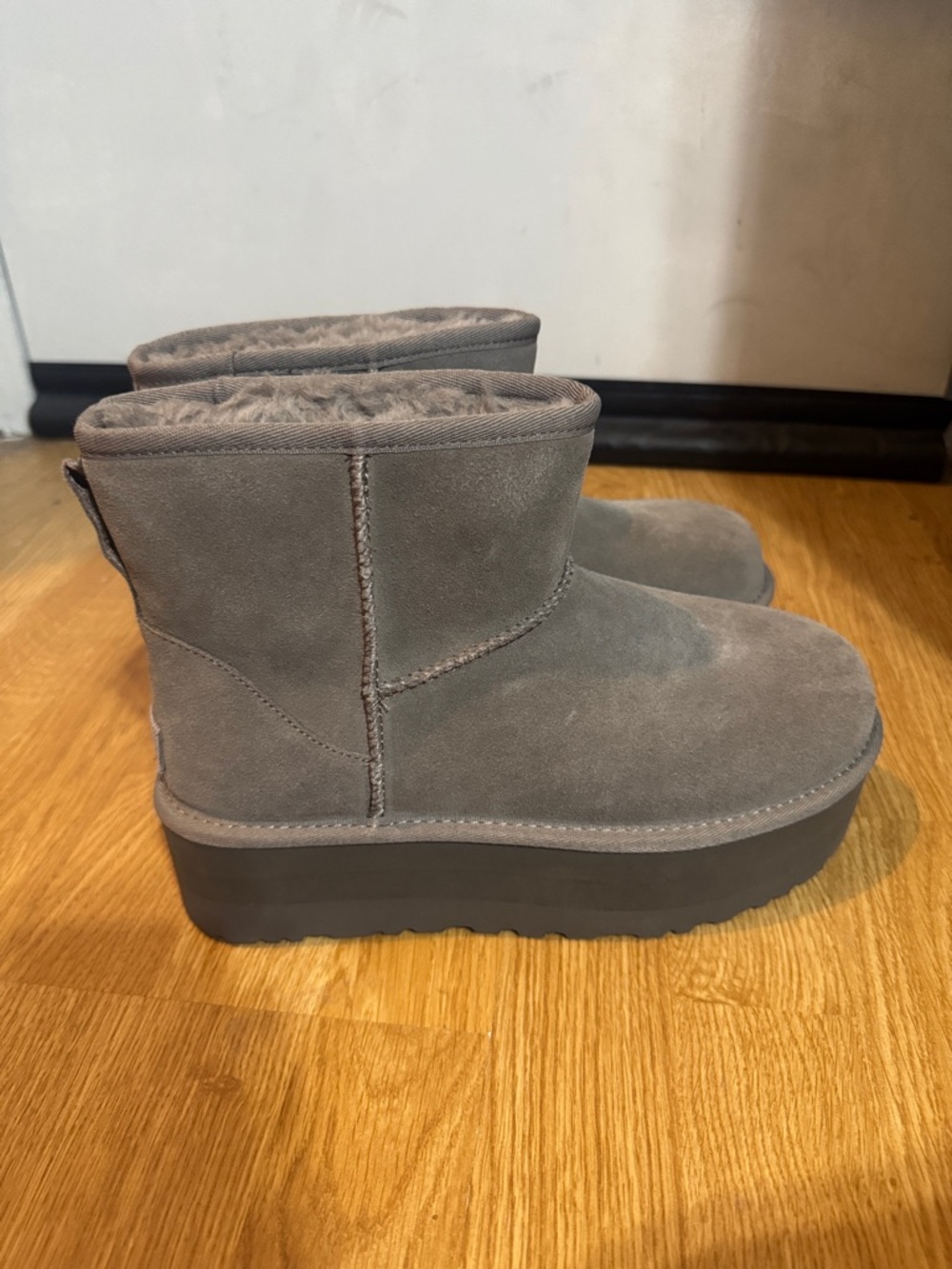 Gray platform Uggs - Picture 5 of 7